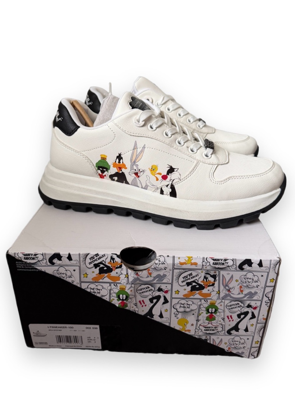 Looney Tunes x ALDO white sneakers Size 9 US. Brand New